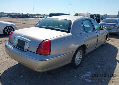 2002 Lincoln Town Car Executive from USA, damaged, VIN 1LNHM81W72Y632938